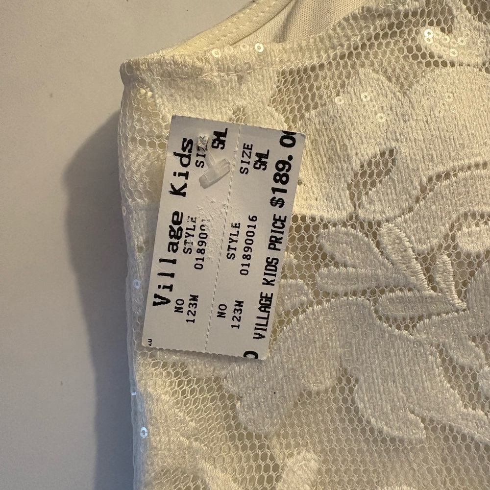 Elegant White Lace Dress - Picture 6 of 6